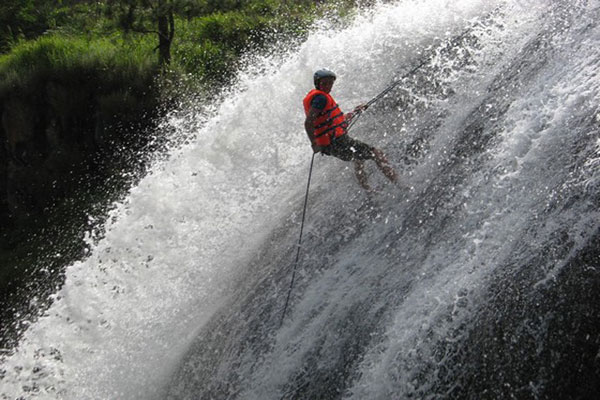 Canyoning-in-Da-Lat-Near-Datanla-Waterfall