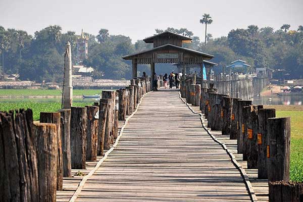 Admiring-old-wooden-U-Bein-bridge