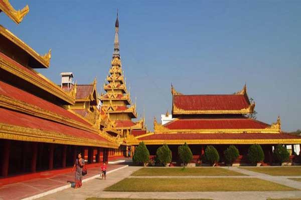 Go-sightseeing-Mandalay-Palace