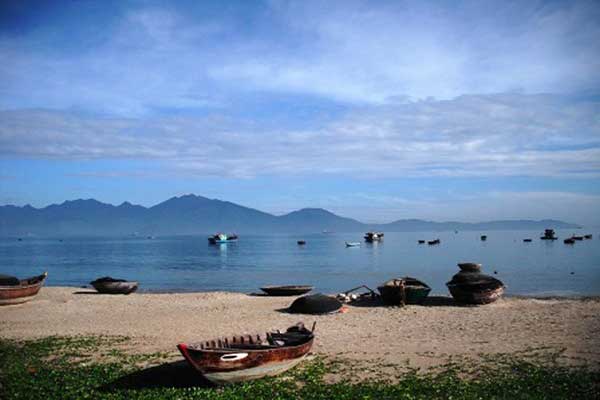 beaches near Da Nang city