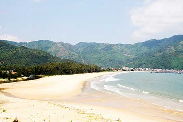 beaches near nha trang city