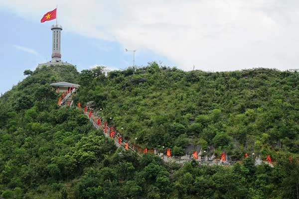 Lung-Cu-Flag-Tower - Cruise Halong Bay